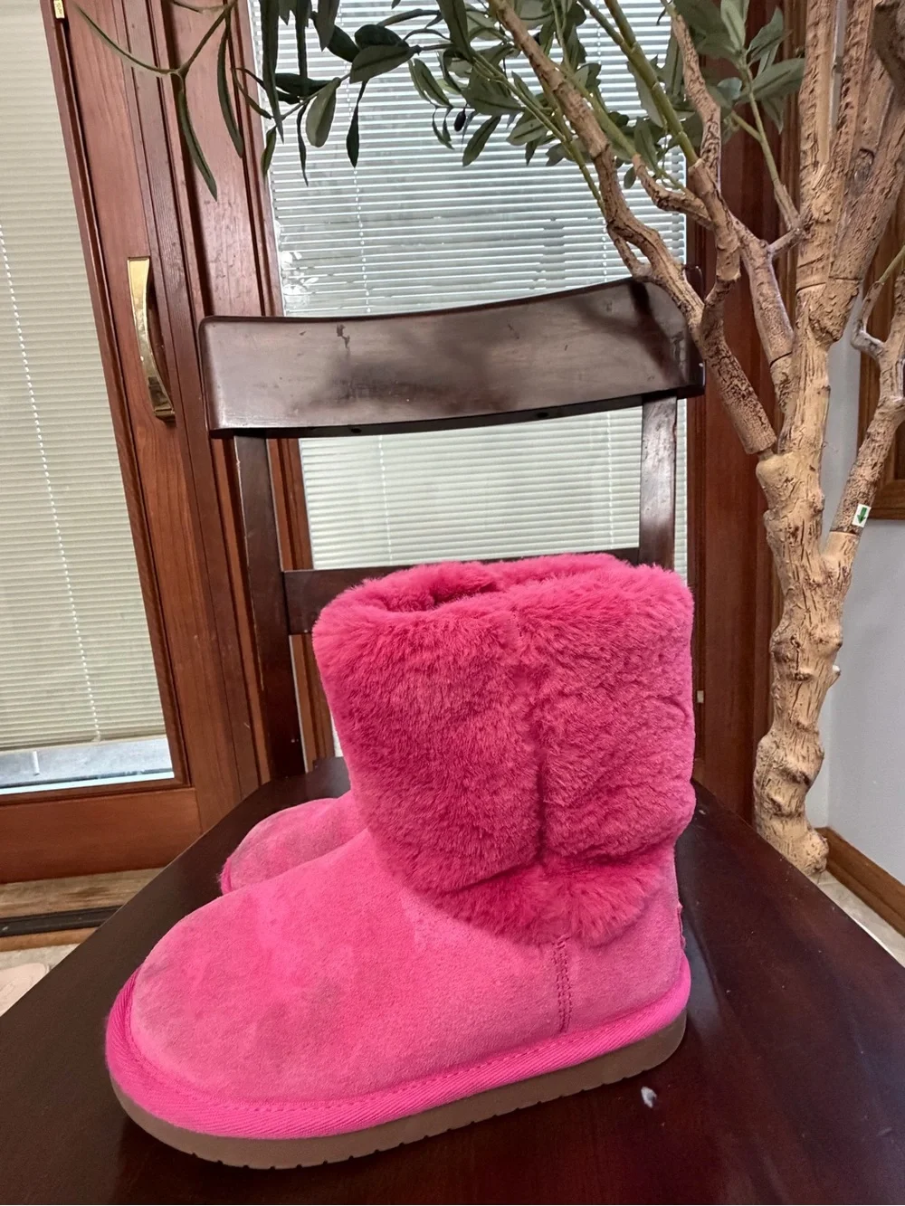 Koolaburra by UGG Pink Faux Fur Boots girls size 2
